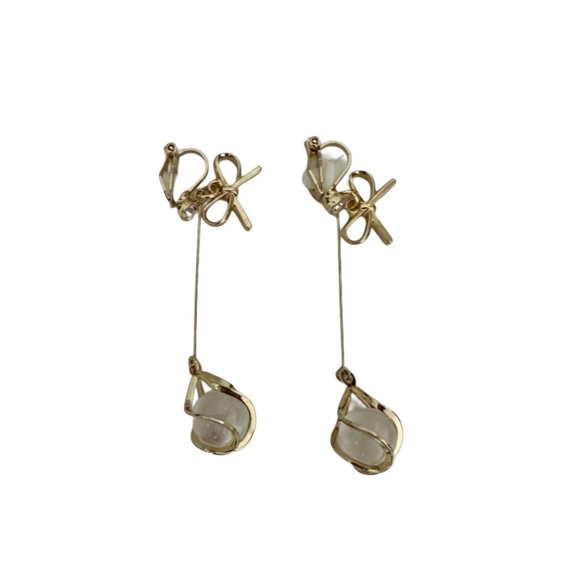 Vintage-Inspired Clip-On Earrings with Clear Crystal Drop - Picture 1 of 1